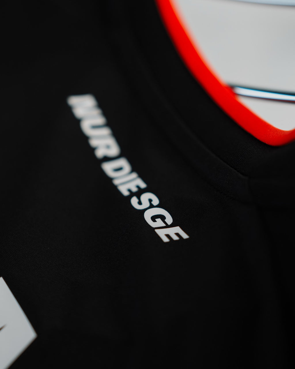 Eintracht Frankfurt - Heimtrikot